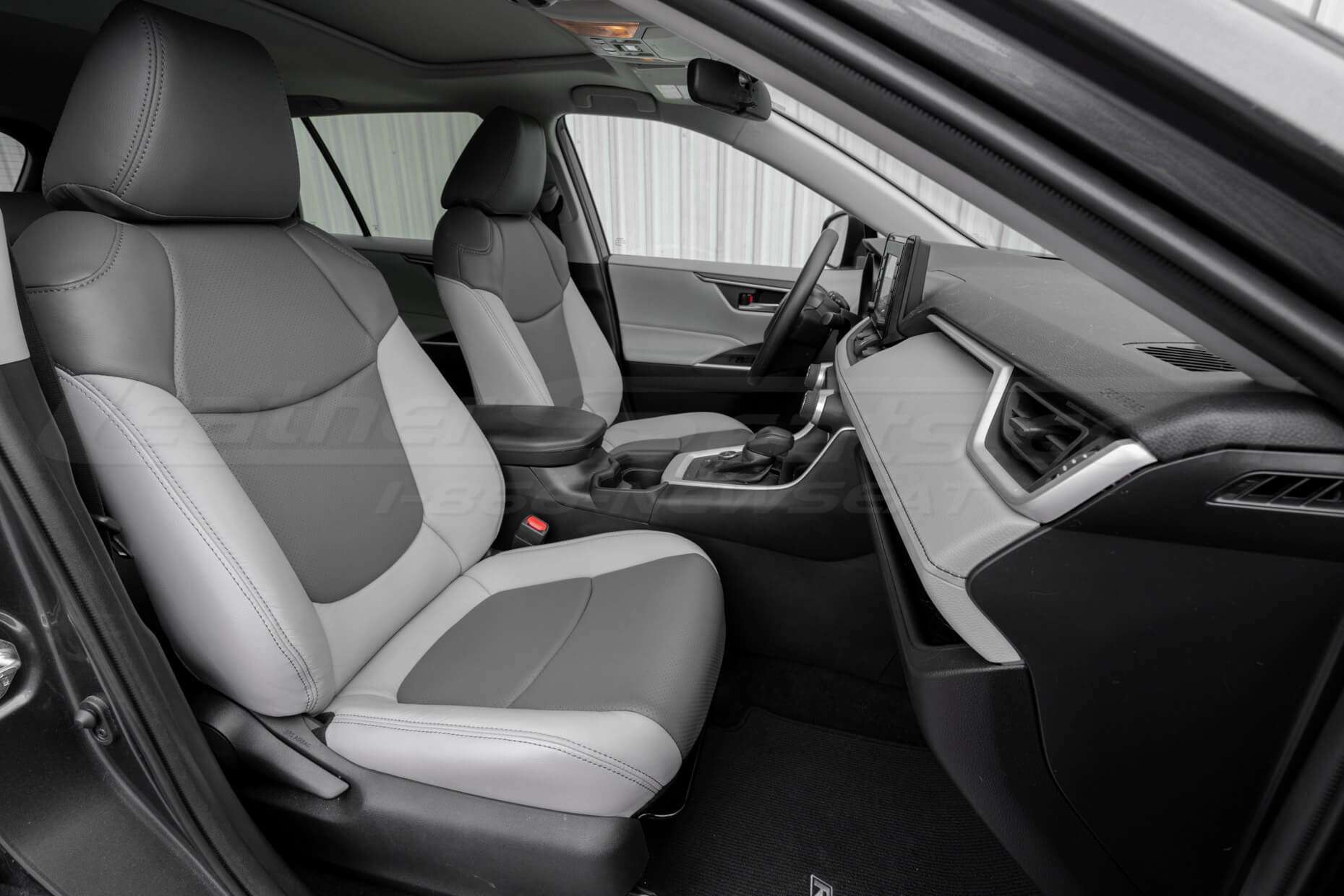 toyotarav4_dovegrey_lightgrey_ds_lightgrey_installed_05